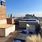 Elegant Rooftop With Shared Terrace And Jacuzzi Mk2 Βουδαπέστη