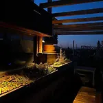 Διαμέρισμα Elegant Rooftop With Shared Terrace And Jacuzzi Mk2 *
