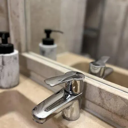 Elegant Rooftop With Shared Terrace And Jacuzzi Mk2 Appartement Boedapest