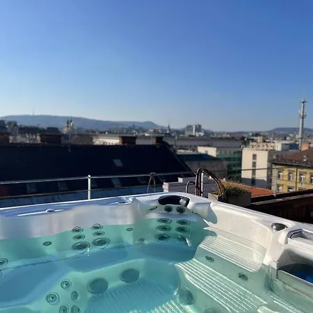 Elegant Rooftop With Shared Terrace And Jacuzzi Mk2 * Boedapest