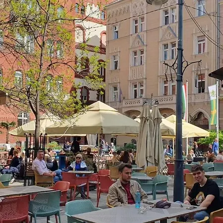 Elegant Rooftop With Shared Terrace And Jacuzzi Mk2 Lägenhet Budapest