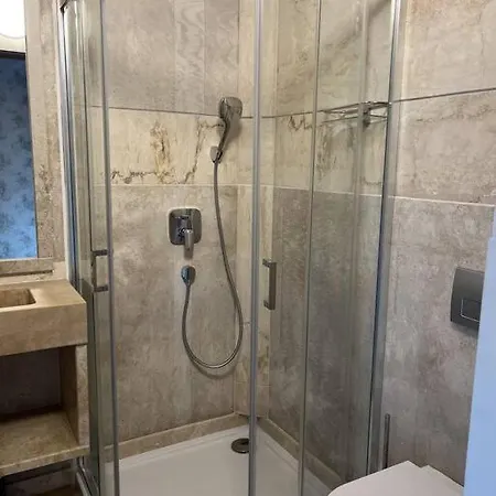 Appartement Elegant Rooftop With Shared Terrace And Jacuzzi Mk2