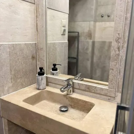 Elegant Rooftop With Shared Terrace And Jacuzzi Mk2