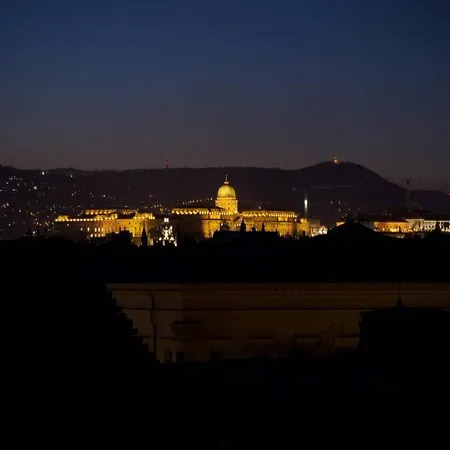 Apartman Elegant Rooftop With Shared Terrace And Jacuzzi Mk2 Budapest