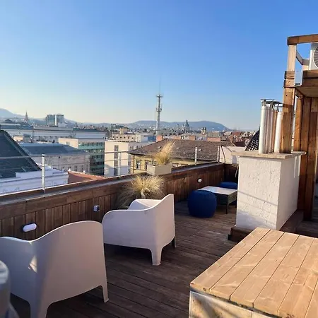 Elegant Rooftop With Shared Terrace And Jacuzzi Mk2 Appartement Boedapest