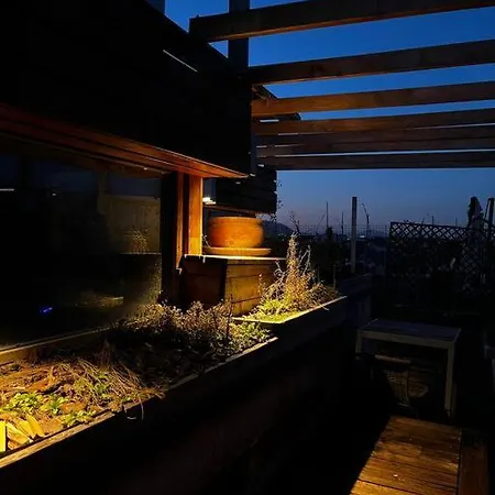 Apartman Elegant Rooftop With Shared Terrace And Jacuzzi Mk2 *