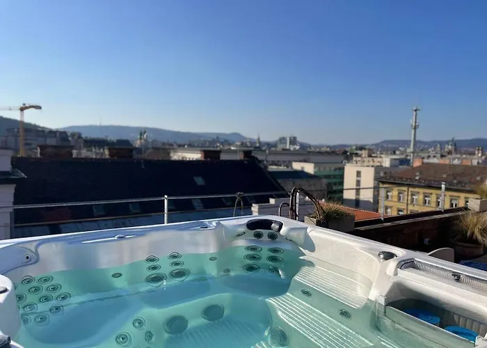 Elegant Rooftop With Shared Terrace And Jacuzzi Mk2 * Budapest
