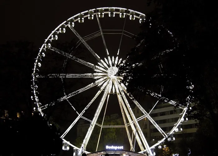 Elegant Rooftop With Shared Terrace And Jacuzzi Mk2 Budapest